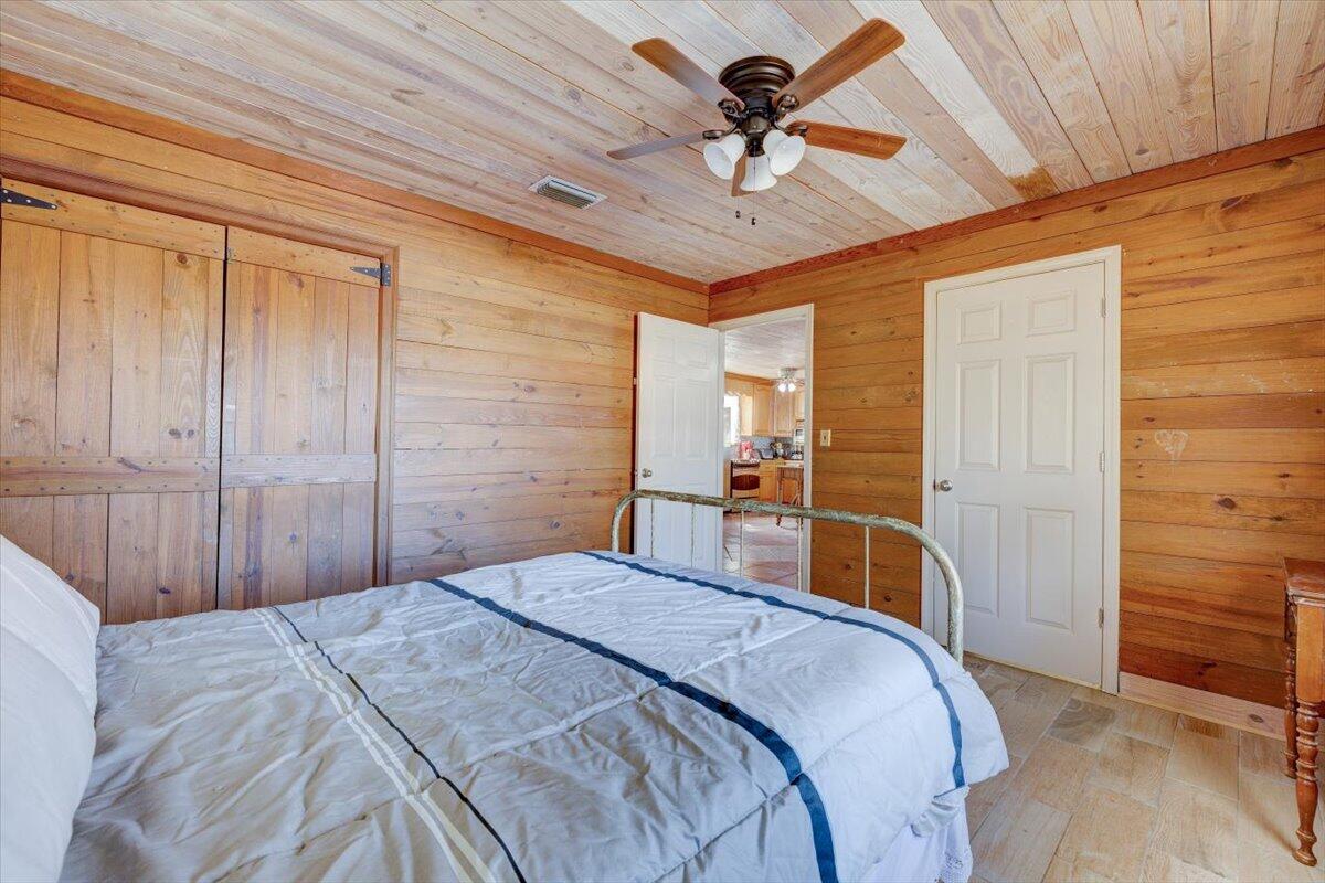 LEISURE ACRES UNIT 1 - Residential