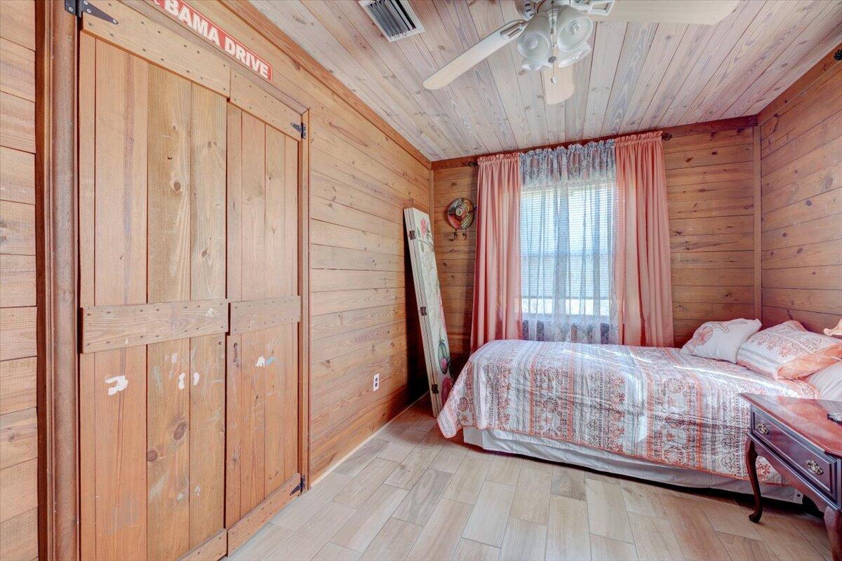 LEISURE ACRES UNIT 1 - Residential