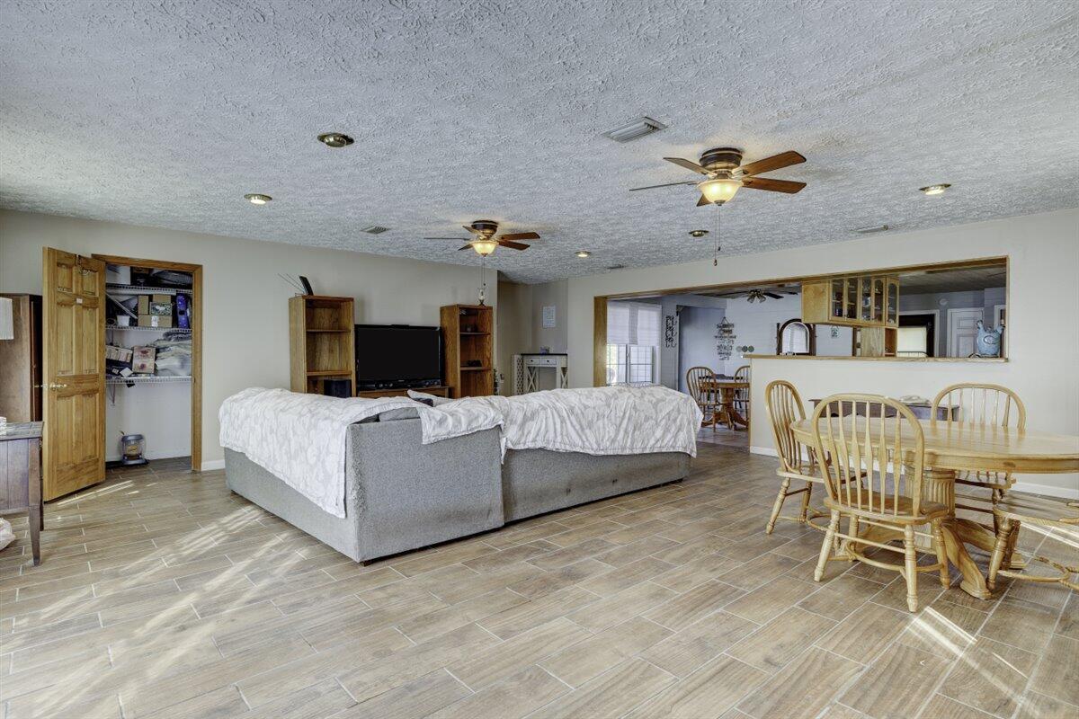 LEISURE ACRES UNIT 1 - Residential