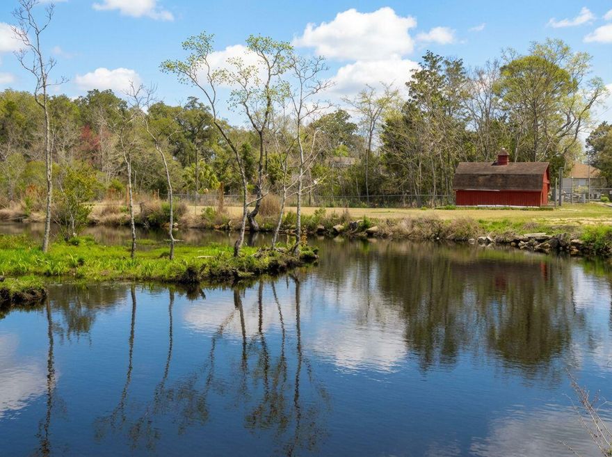 Huge Waterfront 2BR/2BA. Available late May 2026.   Have you ever wanted  live on an estate surrounded by views of the water? Fish outside your back yard?  Kayak to Cinco Bayou?   Look no further.  RENOVATED home.  NO CARPET,  wood look tile floors, stainless appliances, granite countertops, eat in Kitchen with 2 counter top bar areas, separate pantry.  Upper level deck overlooks Gap Creek.  2 separate living areas.Minutes away from Eglin AFB, Hurlburt Field, Sams Club, Publix, beaches and shopping.No smoking.  No Vaping.  No AnimalsThe lease price is for the home/unit,  assigned parking spaces & yard maintenance only.  No extra storage available. Viewing by appointment only. Please do not disturb tenants.  No sign on property.  Do not drive onto the property without appointment.

Final rent and security deposit subject to review of the application and background screening.

Owner is a licensed real estate agent.