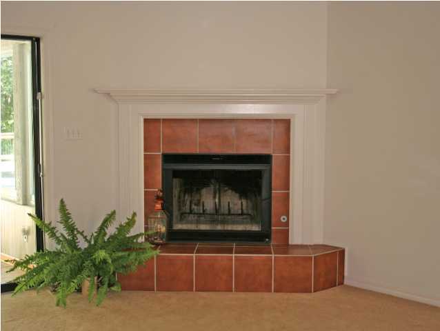 ROCKY BAYOU COUNTRY CLUB ESTATES 4 - Residential Lease