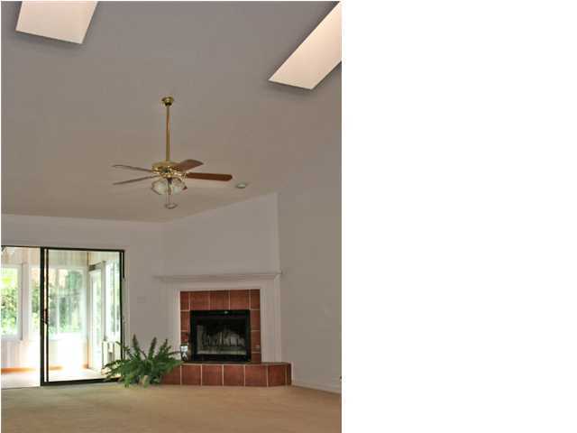 ROCKY BAYOU COUNTRY CLUB ESTATES 4 - Residential Lease