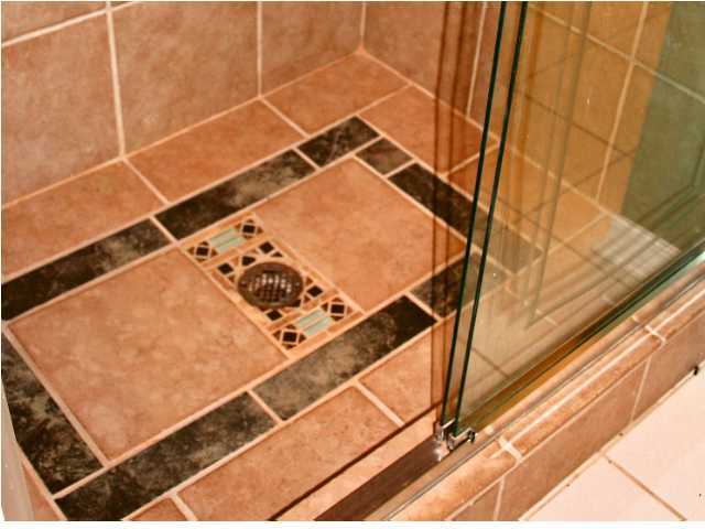 ROCKY BAYOU COUNTRY CLUB ESTATES 4 - Residential Lease