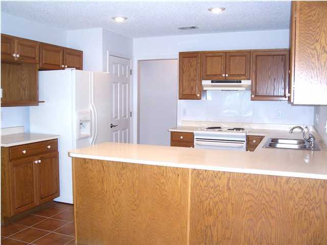 ROCKY BAYOU COUNTRY CLUB ESTATES 4 - Residential Lease