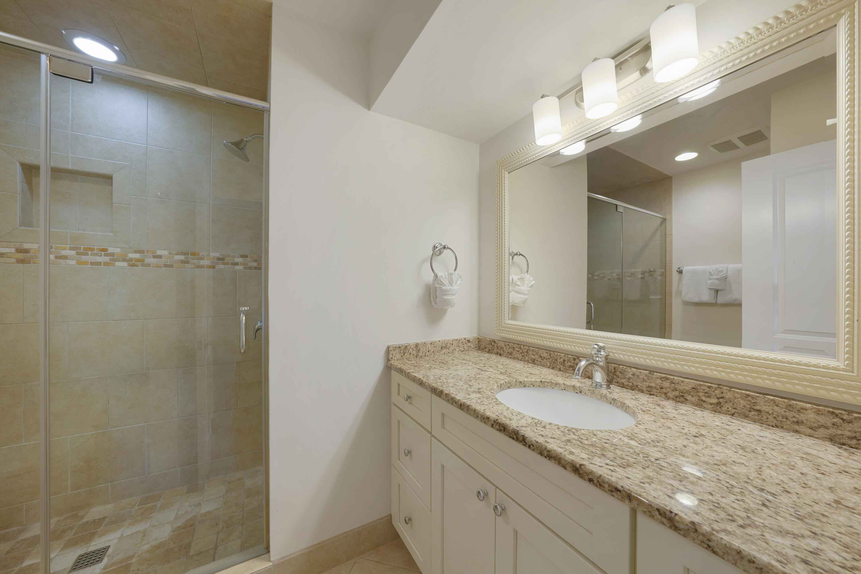 HIDDEN DUNES BEACH COTTAGES 2 - Residential