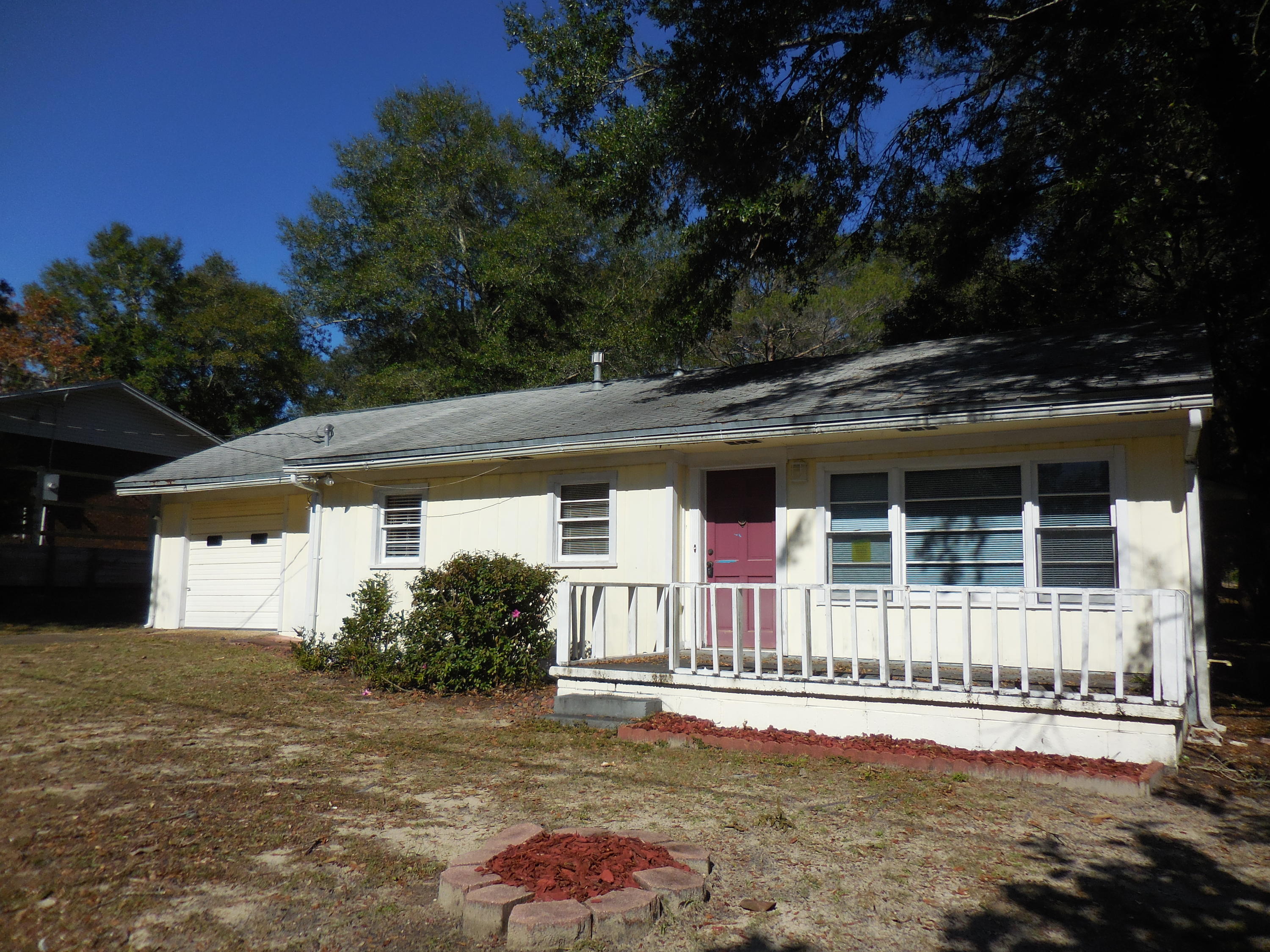 REO. Great 3 bedroom home in a quiet neighborhood. The master is large and has its own private bath. There is also a bonus room/den that adds great versatility. The back yard is large and perfect for all outdoor activities. The front porch will be great for relaxation on cool spring or fall evenings. The garage has laundry hook-up, an extra closet for storage and overhead storage.