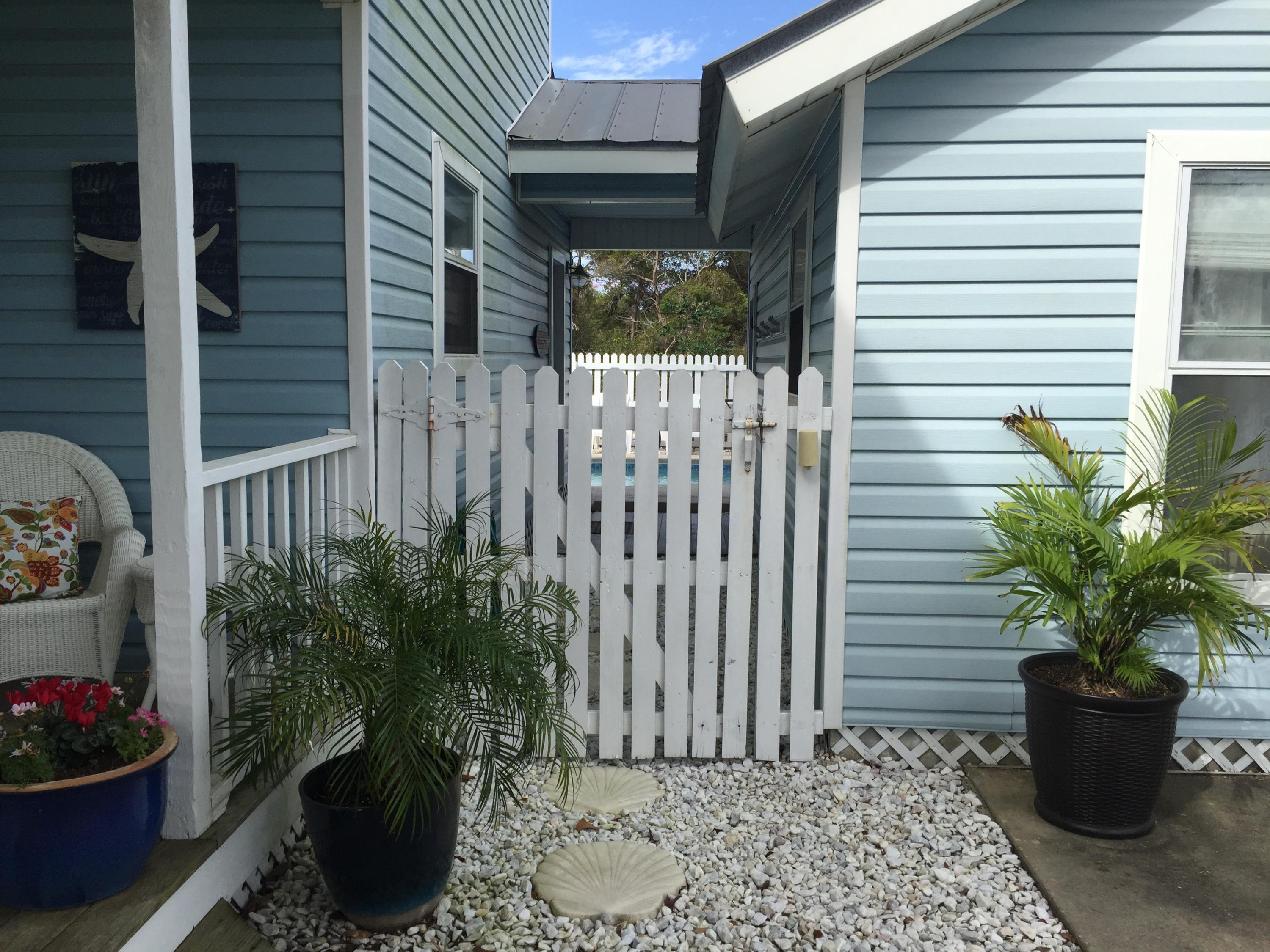 CRYSTAL BEACH COTTAGES - Residential