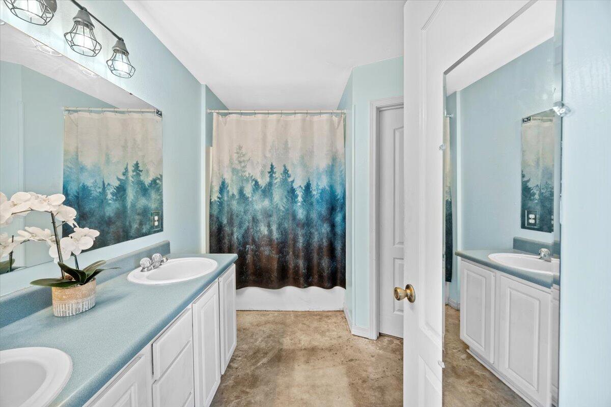 SHADOW LAKES - Residential