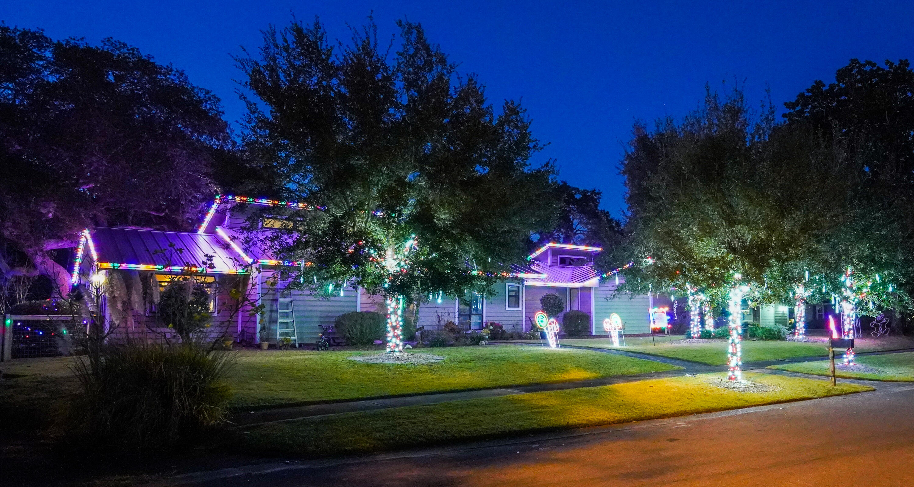 Excellent Lakefront Home in Destin, Dock,Decks Metal Roof, upgrades