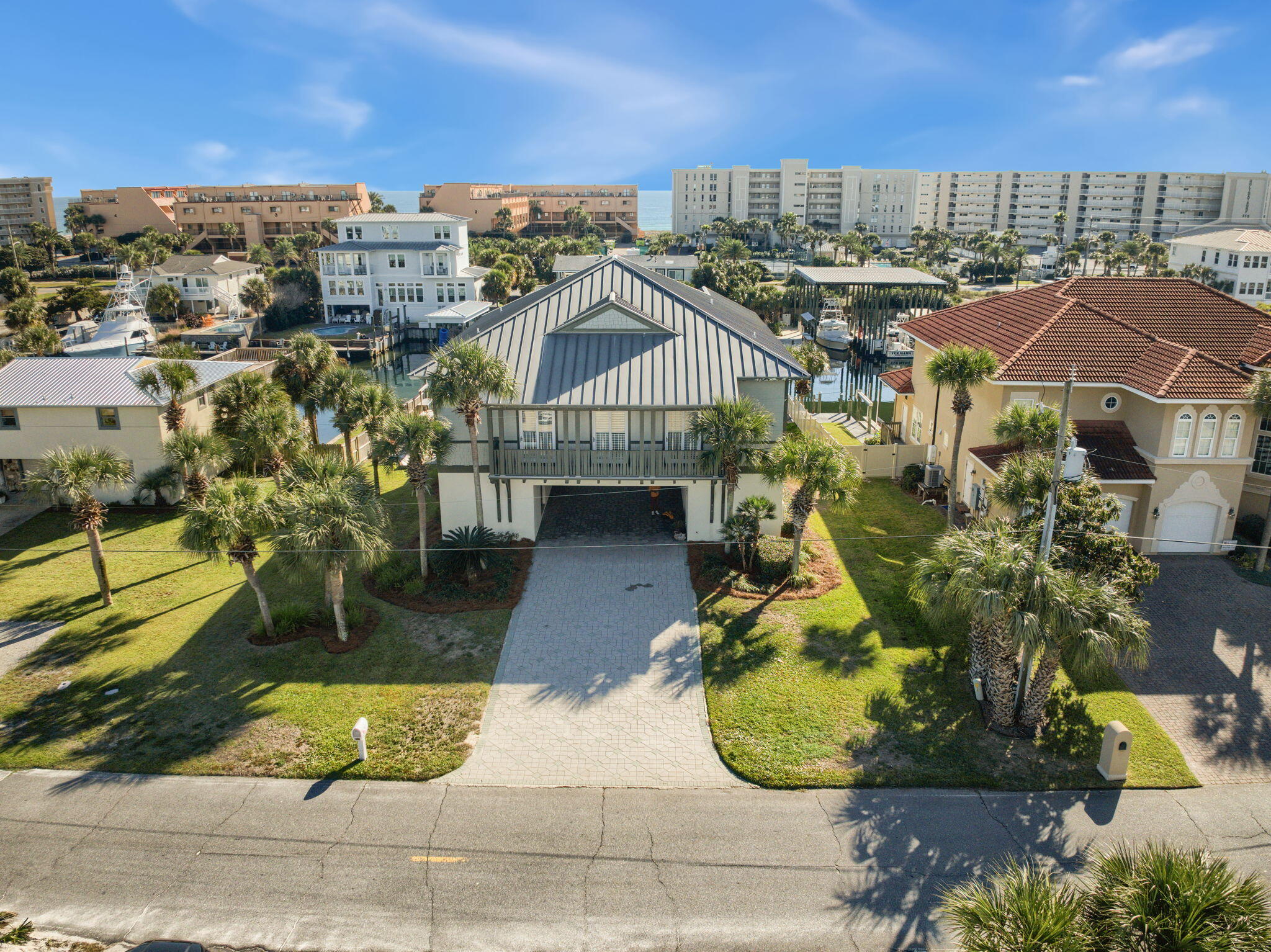 HOLIDAY ISLE - Residential