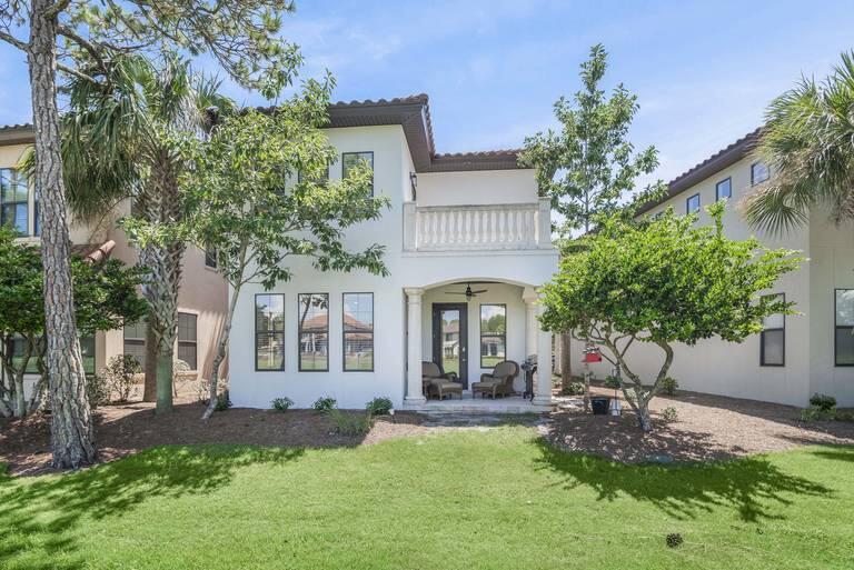 VILLA LAGO - Residential