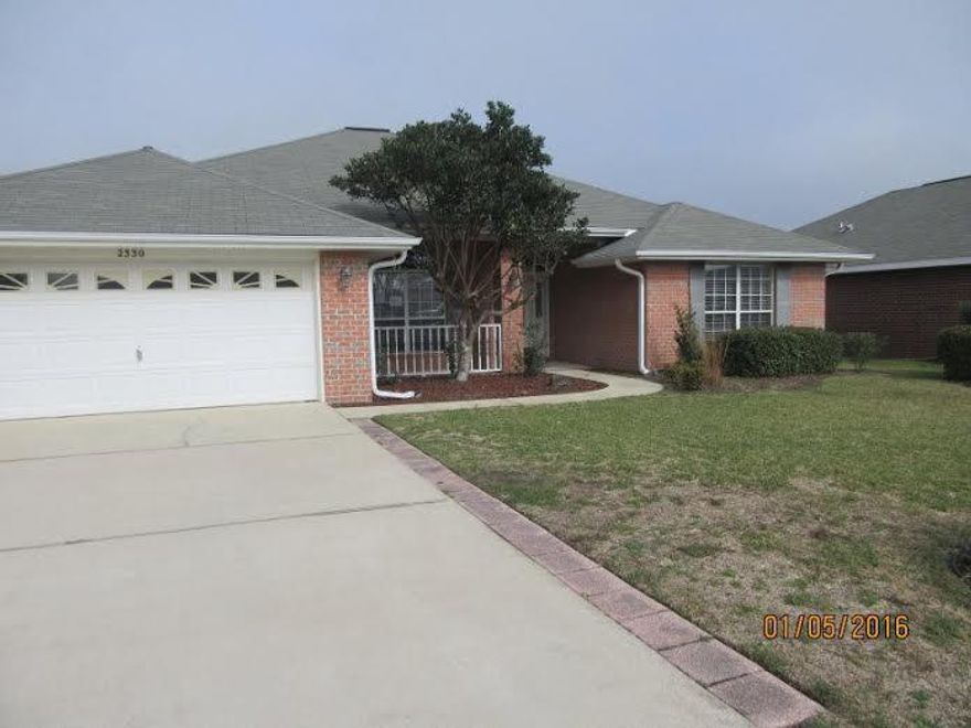 REO...Accepted Offer In Place - Pending Seller Signed Contract... This home shows like new. Located in Creetwoods subdivision, this home features vaulted and raised ceilings, plant shelves and a split bedroom floor plan. The large master suite has a garden tub, glass block window, separate shower, and walk-in closet. The kitchen is spacious with a bay window in the breakfast nook overlooking the pool in addition to a large formal dining room. The living room opens onto a large screened porch adjacent to the pool. DON'T WAIT...YOU'LL BE TOO LATE...