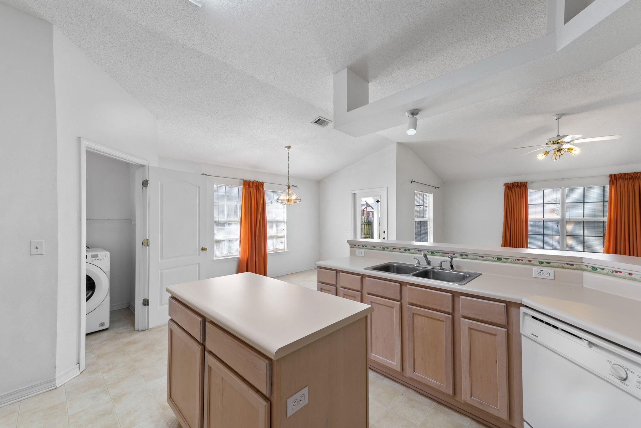 LIGHTHOUSE POINTE - Residential