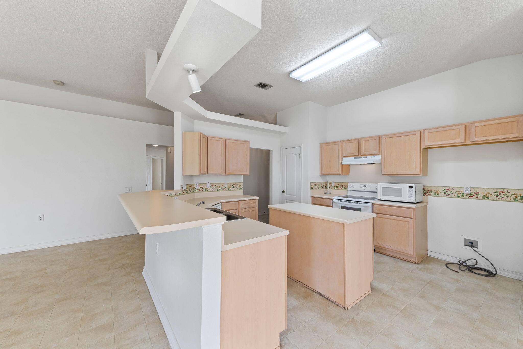 LIGHTHOUSE POINTE - Residential