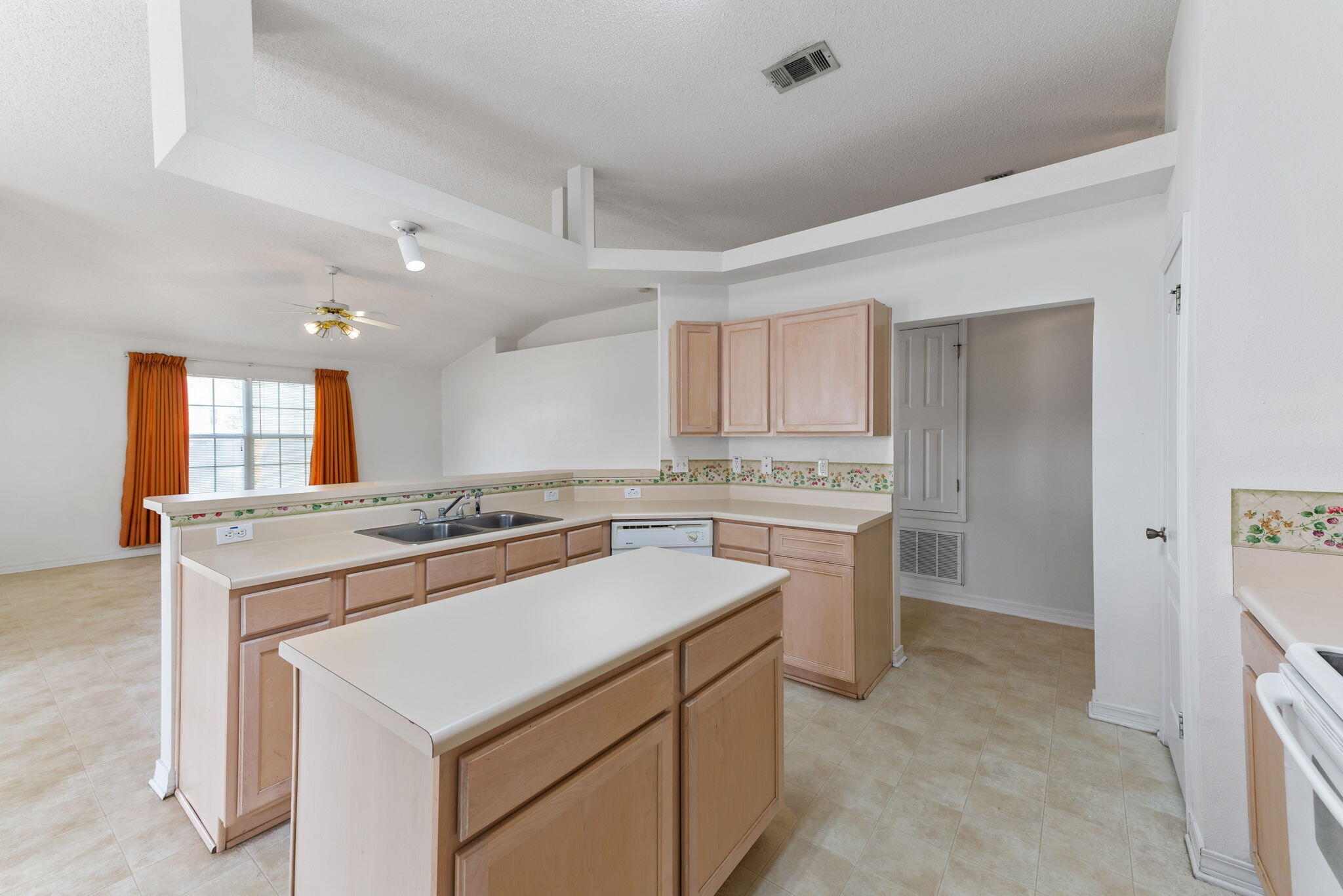 LIGHTHOUSE POINTE - Residential