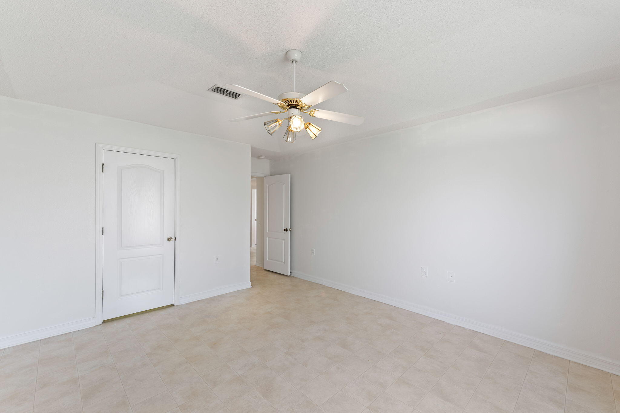 LIGHTHOUSE POINTE - Residential