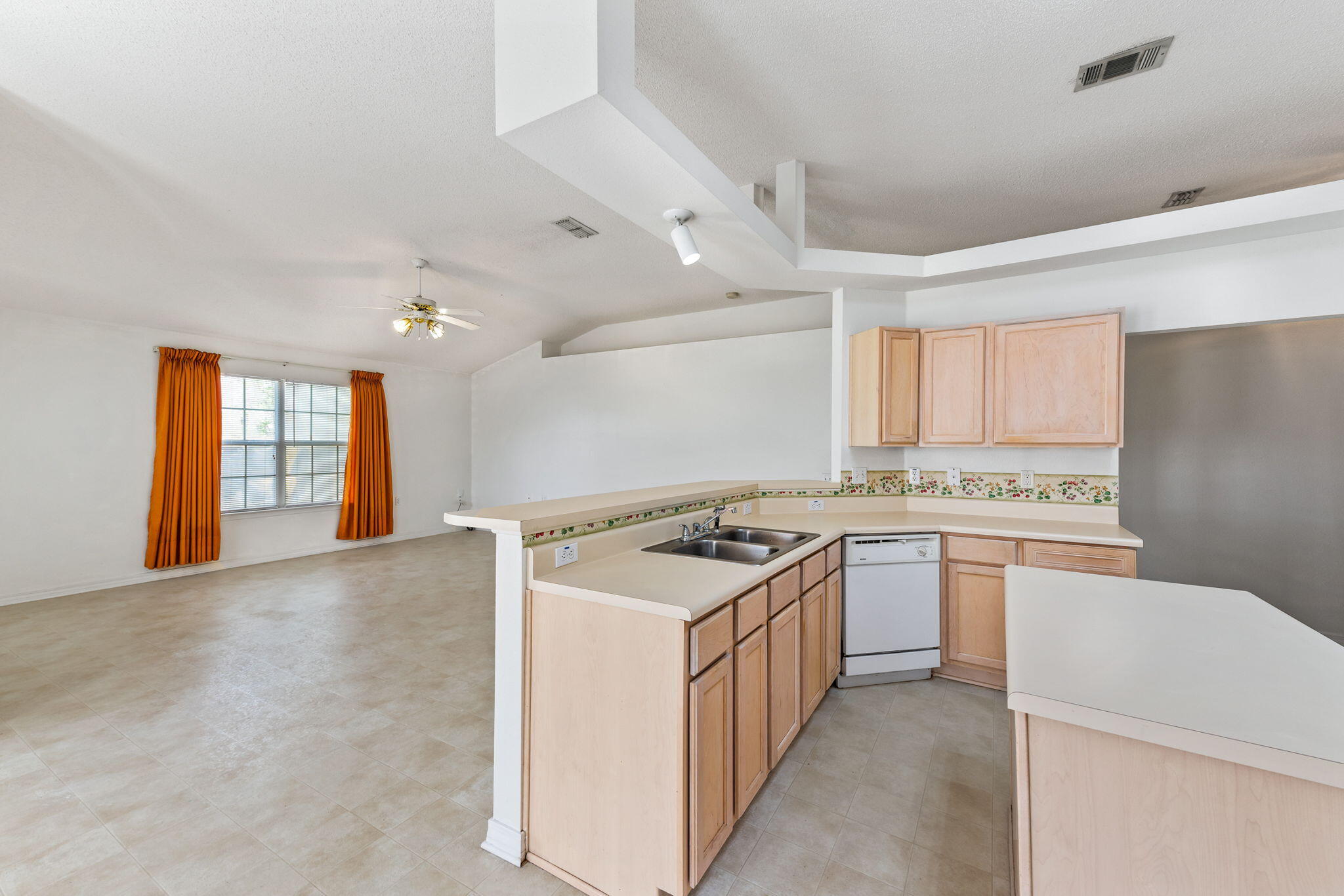 LIGHTHOUSE POINTE - Residential