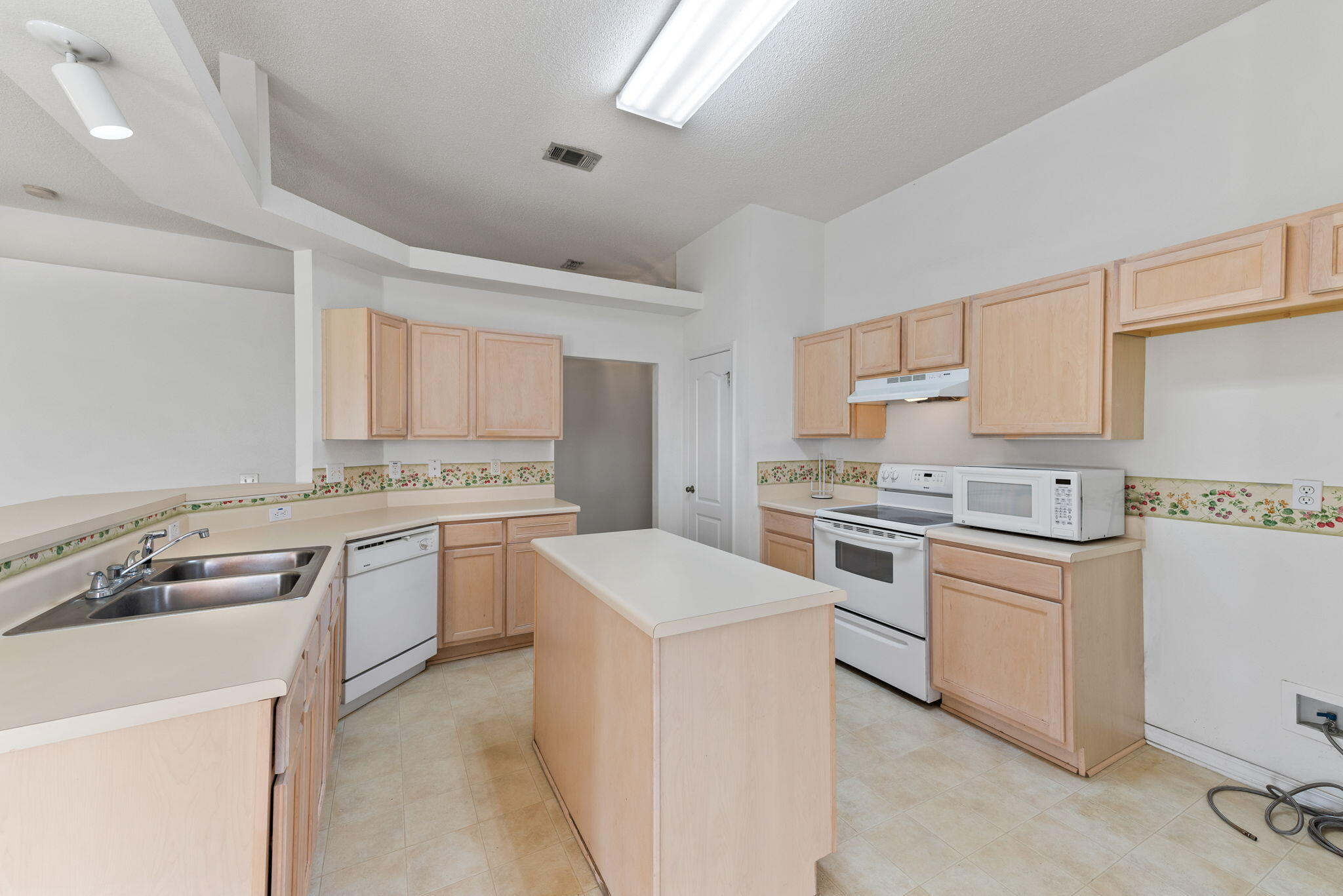 LIGHTHOUSE POINTE - Residential