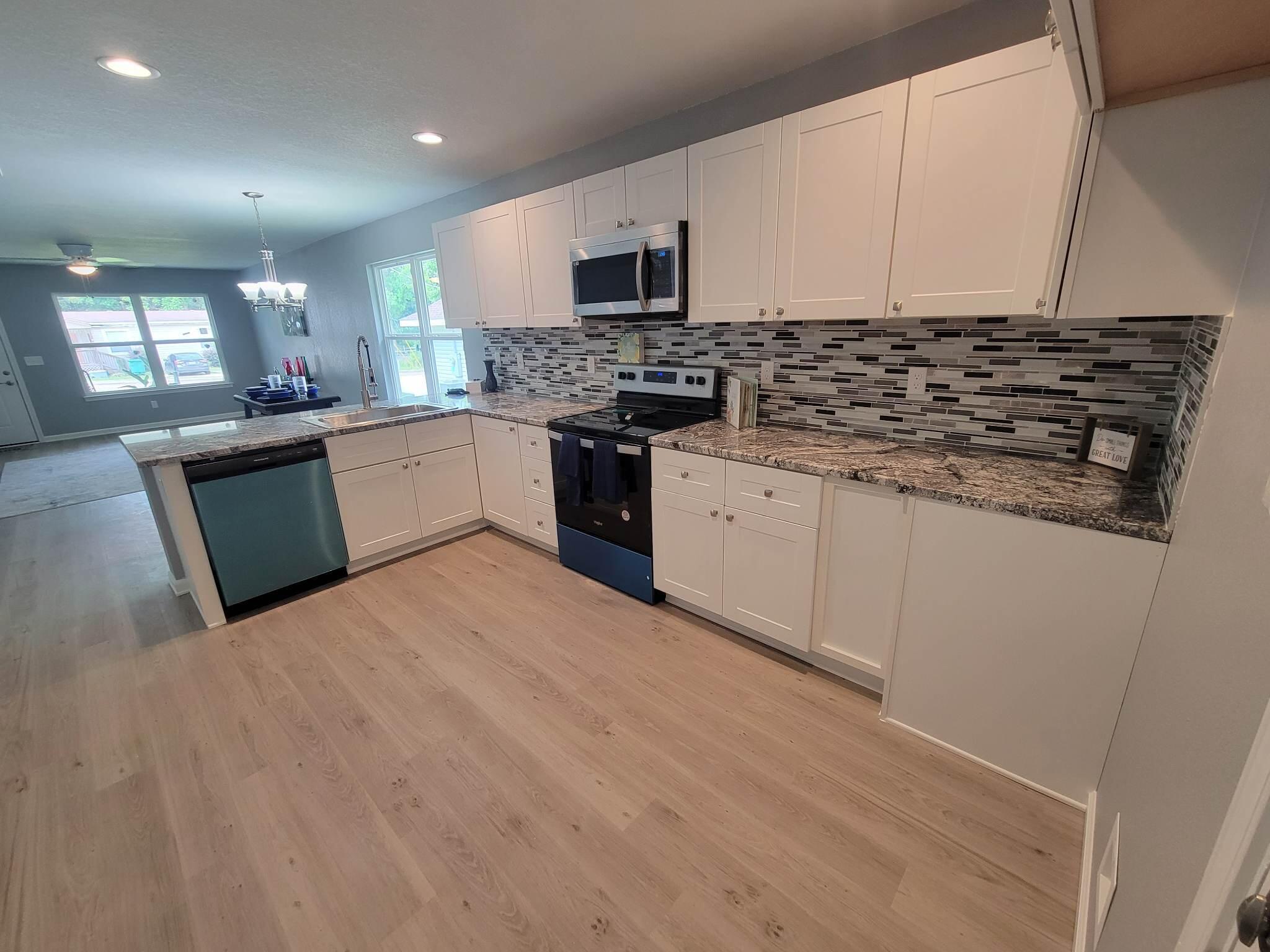 AVERITT ADDN TO CRESTVIEW - Residential