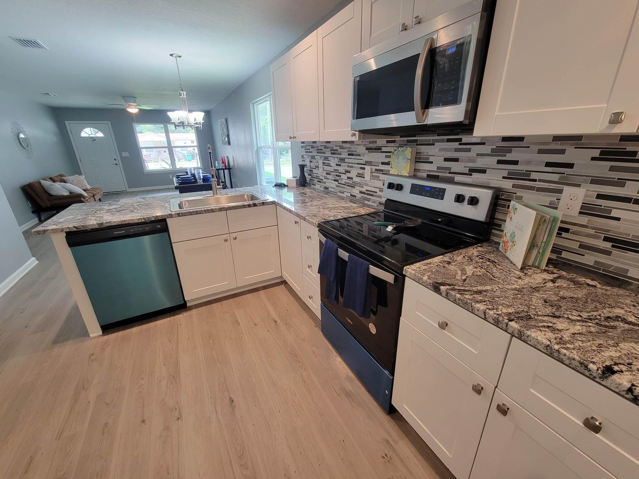 AVERITT ADDN TO CRESTVIEW - Residential