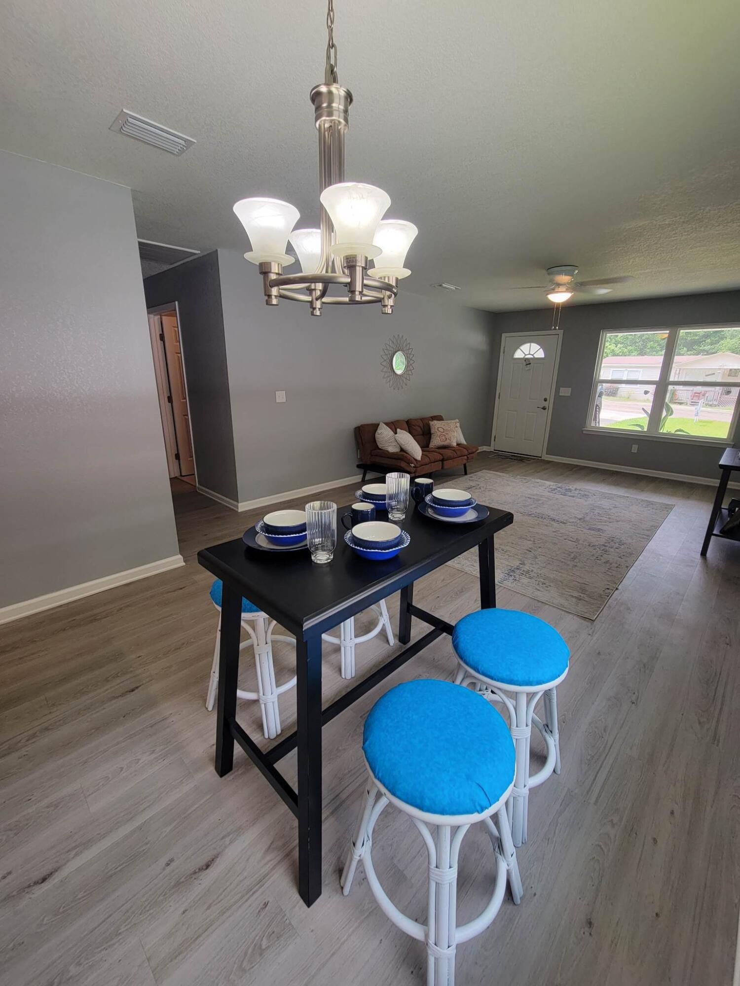 AVERITT ADDN TO CRESTVIEW - Residential