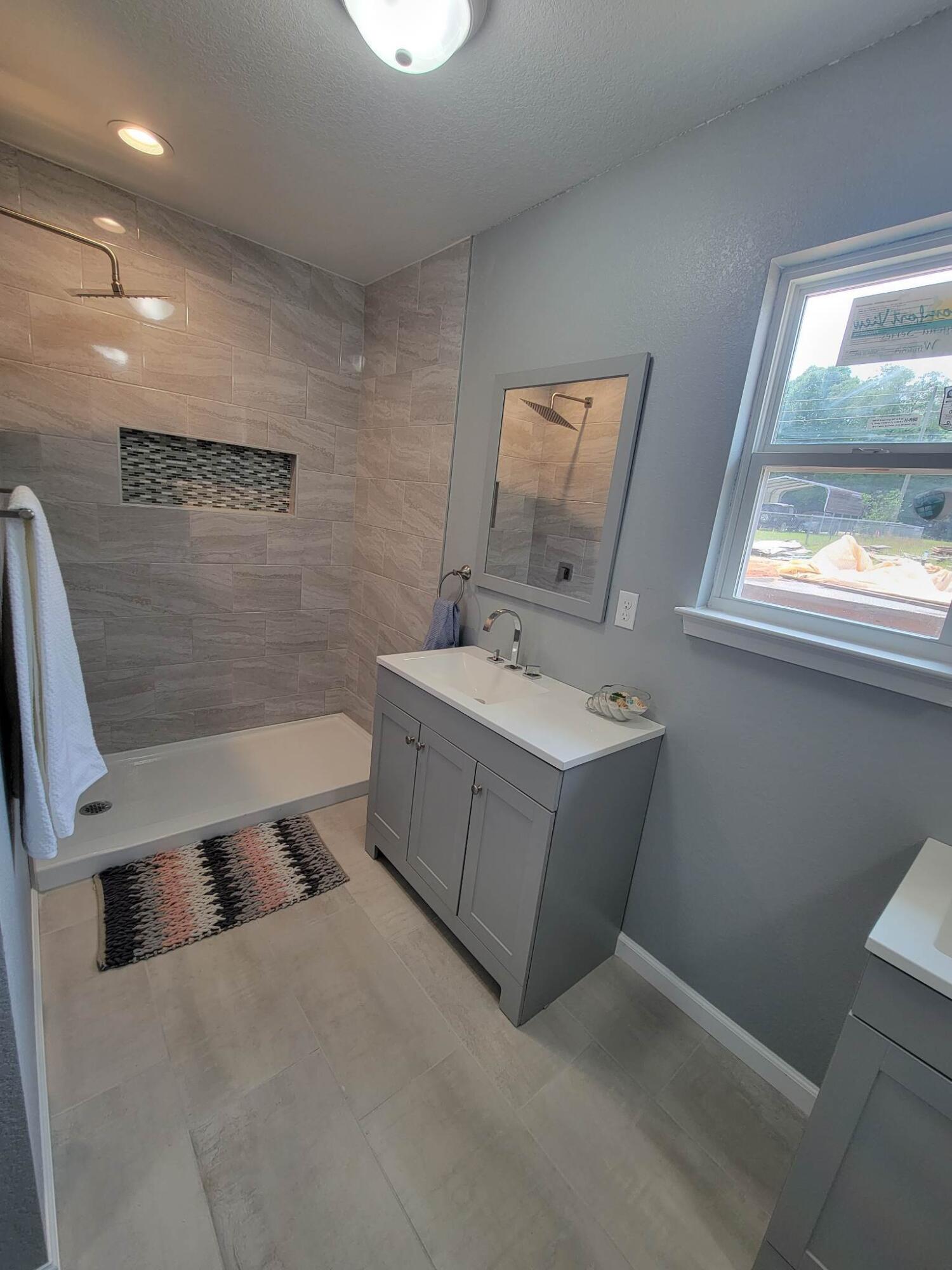 AVERITT ADDN TO CRESTVIEW - Residential