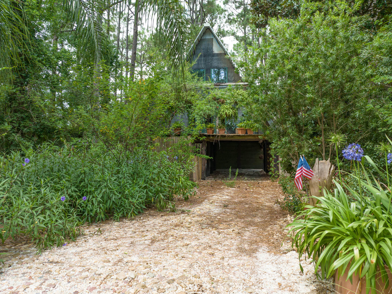 Handyman/Investor's special! This tiny home just needs a little TLC! Public water, sewer and power available. This propery is zoned for short term rentals and approximately 1 mile from the Gulf! A few repairs and a little love, and this tiny home makes a hidden gem! The land alone is set up for turn and burn vacation rentals!! Measurements to be verified by agent.Tear Down Estimate in Documents!