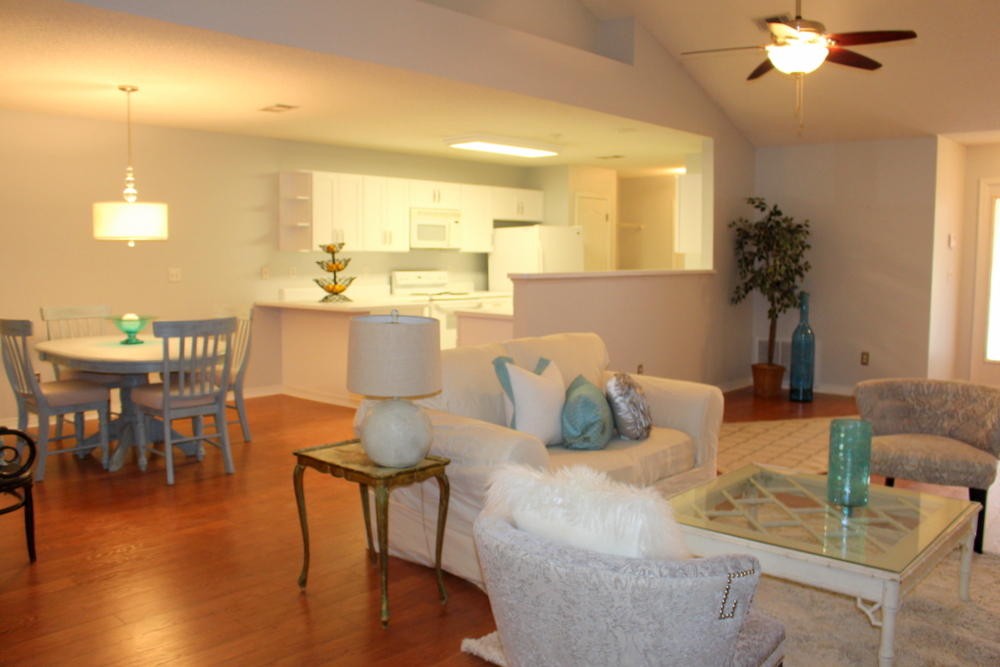 EMERALD OAKS T/H . - Residential