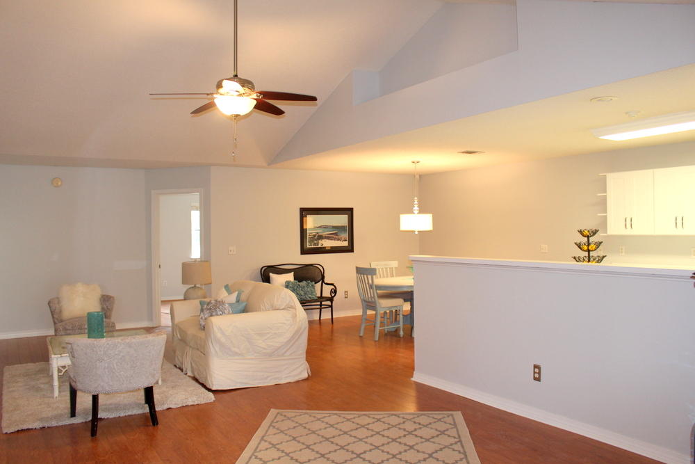 EMERALD OAKS T/H . - Residential