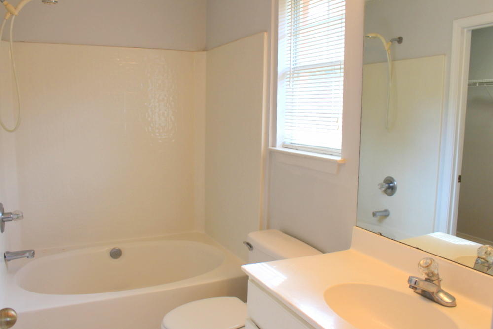 EMERALD OAKS T/H . - Residential