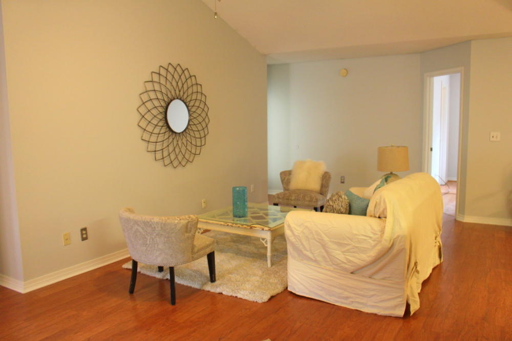 EMERALD OAKS T/H . - Residential