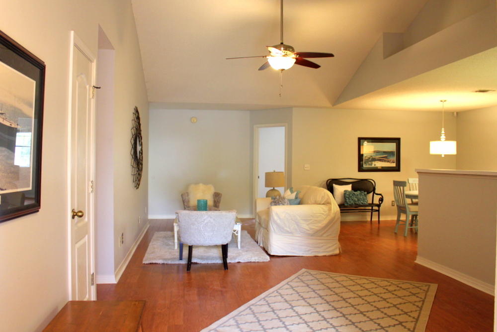 EMERALD OAKS T/H . - Residential