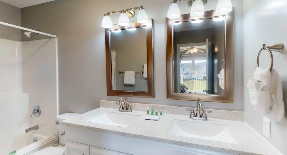 WOODLAND SHORES T/H PH 5 - Residential