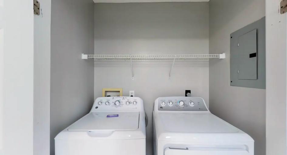 WOODLAND SHORES T/H PH 5 - Residential