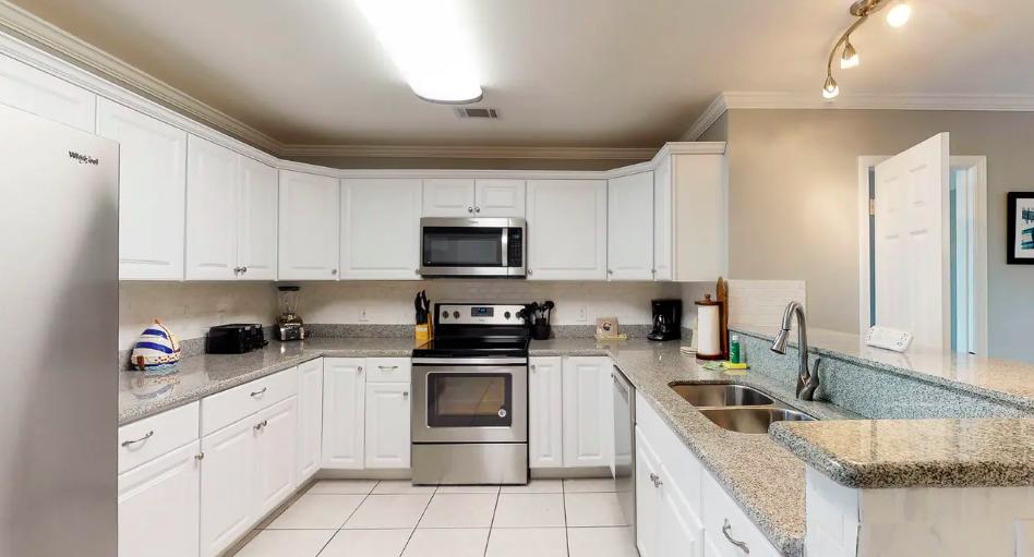 WOODLAND SHORES T/H PH 5 - Residential