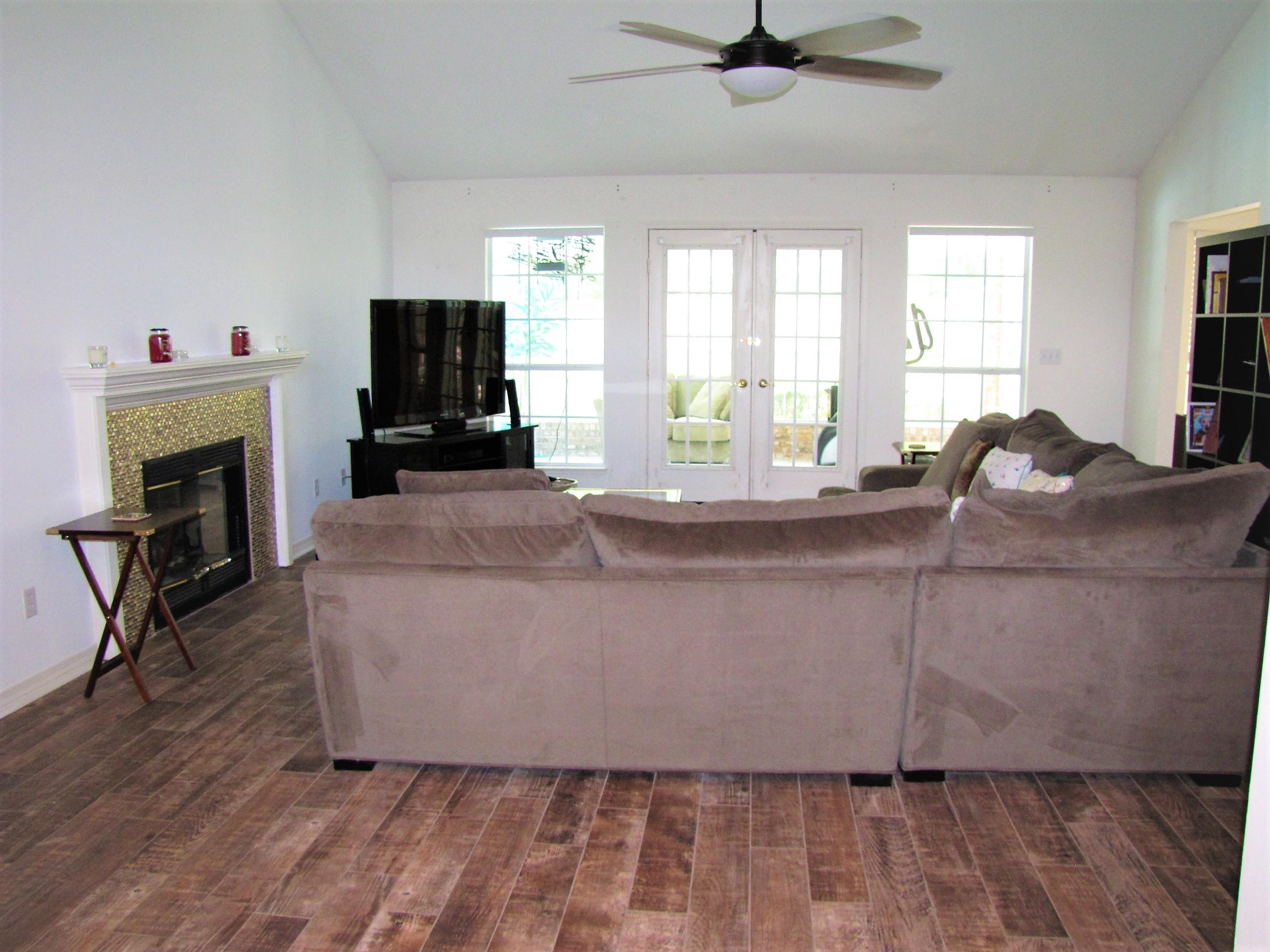 EMERALD BREEZE ESTATES - Residential