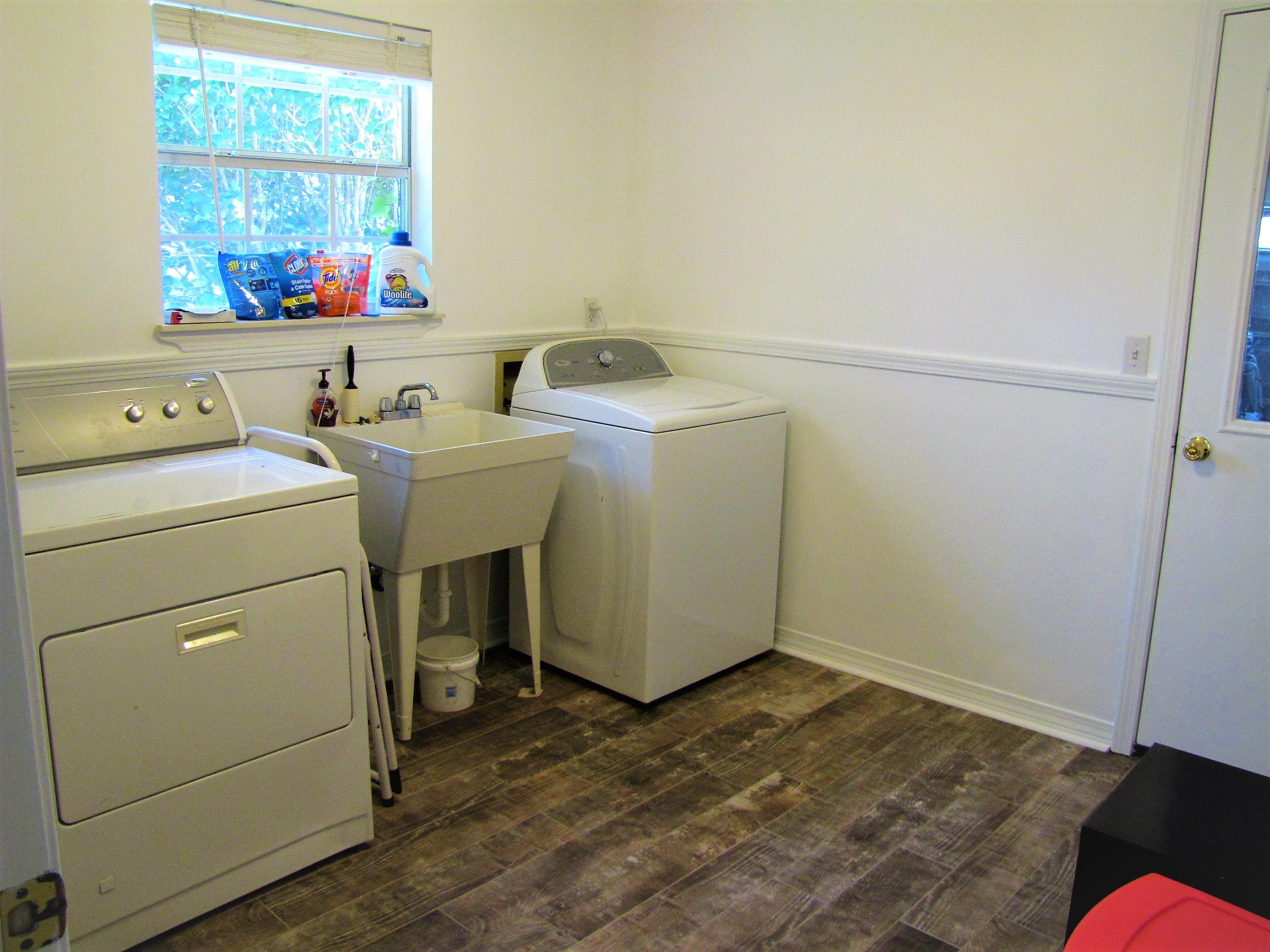 EMERALD BREEZE ESTATES - Residential