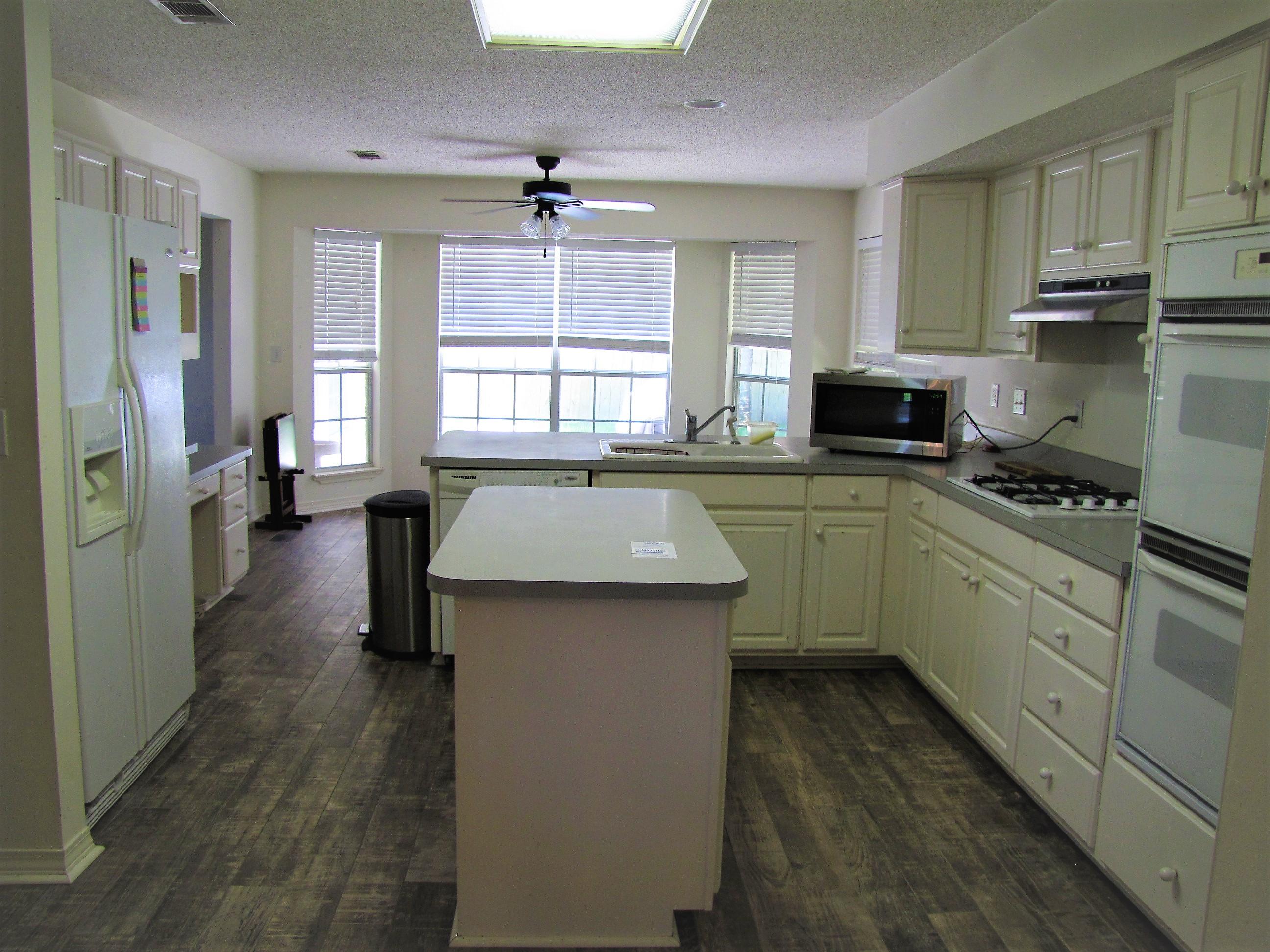 EMERALD BREEZE ESTATES - Residential