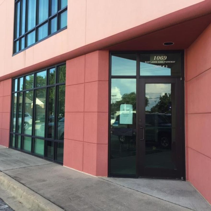 THIS 1ST FL OFFICE SPACE IS NEAR SHOPPING CENTERS, SCHOOLS, AND CONVENIENT TO EGLIN AFB AND 7TH FORCES FACILITY. UNIT HAS 2 LARGE PRIVATE OFFICES, CONFERENCE ROOM/3RD LARGE OFFICE, AND SPACIOUS RECEPTION/WAITING AREA, BREAK ROOM, AND 1 ADA BATHROOM. OFFICE HAS FRONT AND REAR ENTRANCES. PLENTY OF PARKING. TRIPLE NET LEASE.