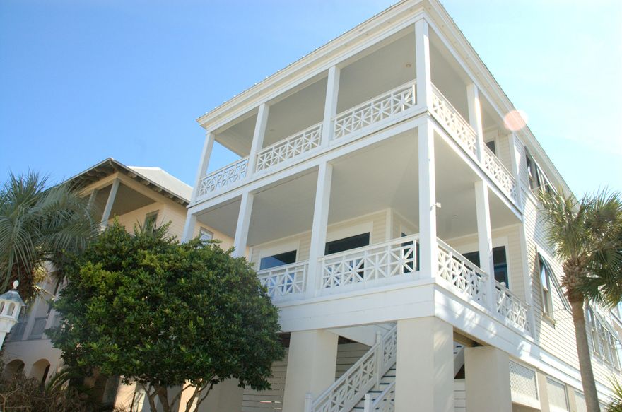 Short sale ... Located in the gated community of Destin Pointe ... House needs work and has extensive wood rot on siding.