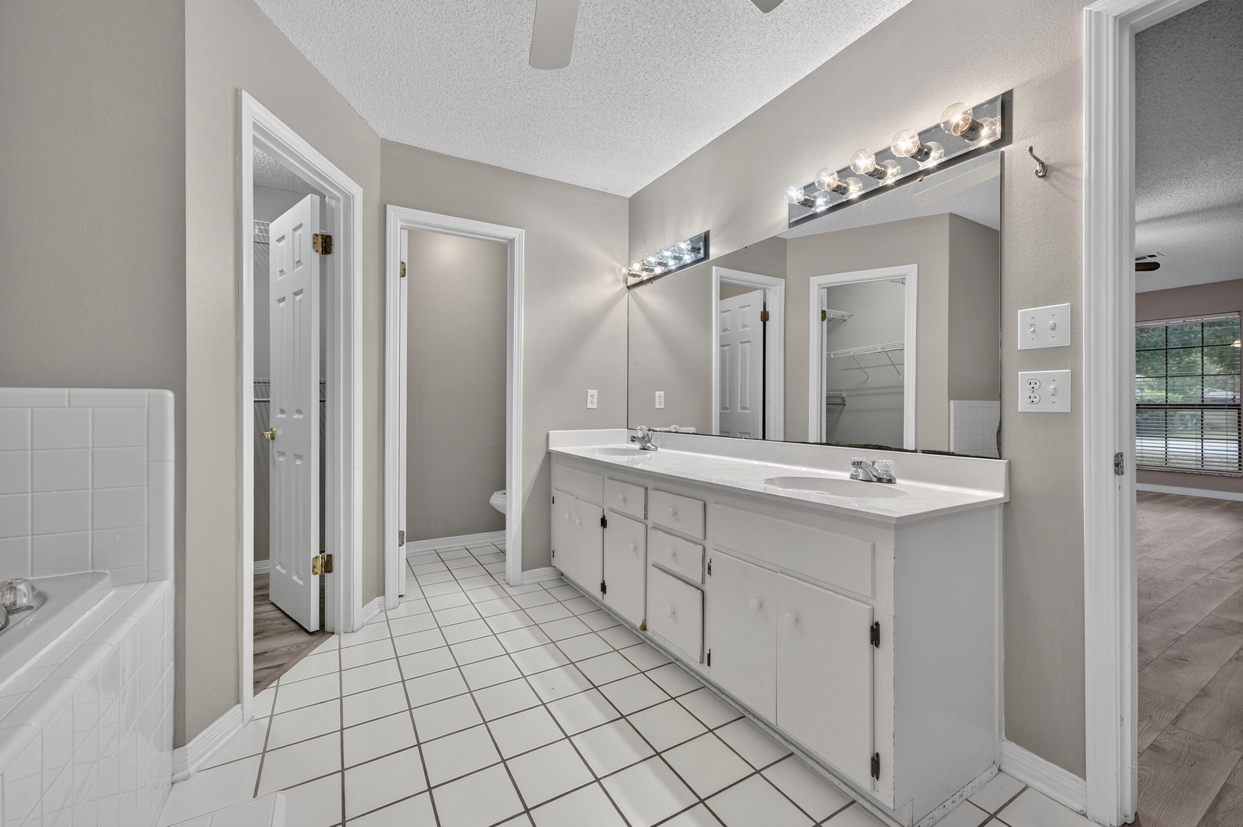 MARINERS COVE - Residential