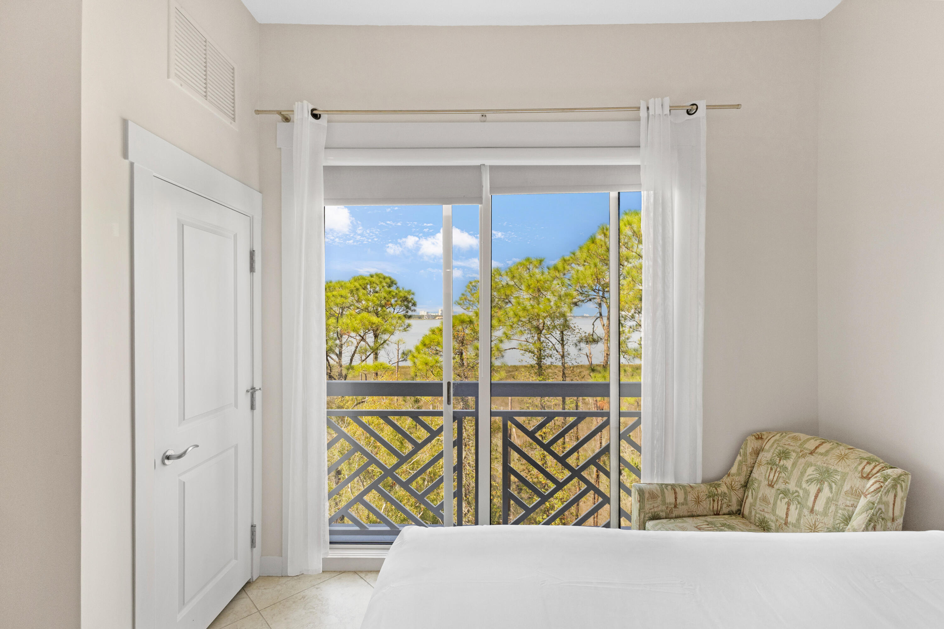 BAHIA CONDO - Residential