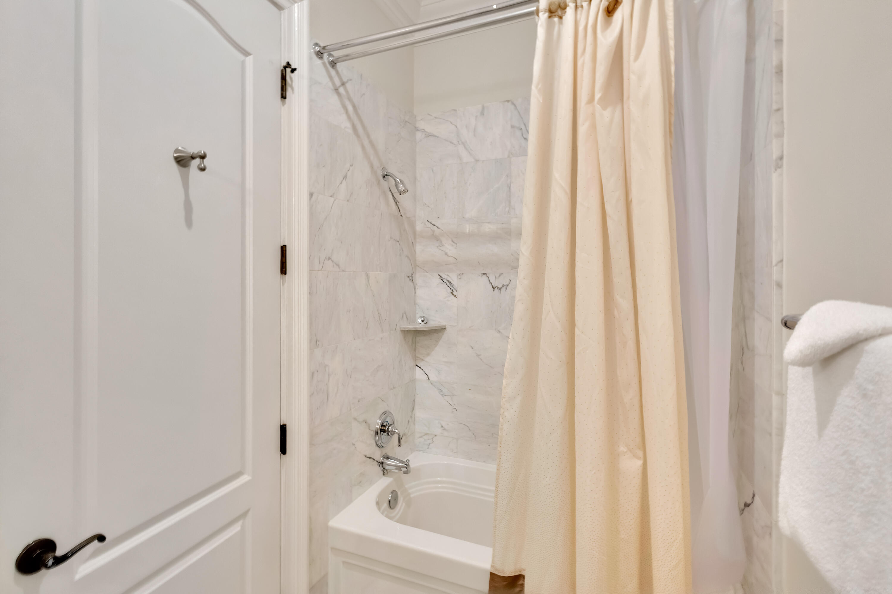 LE JARDIN - Residential Lease