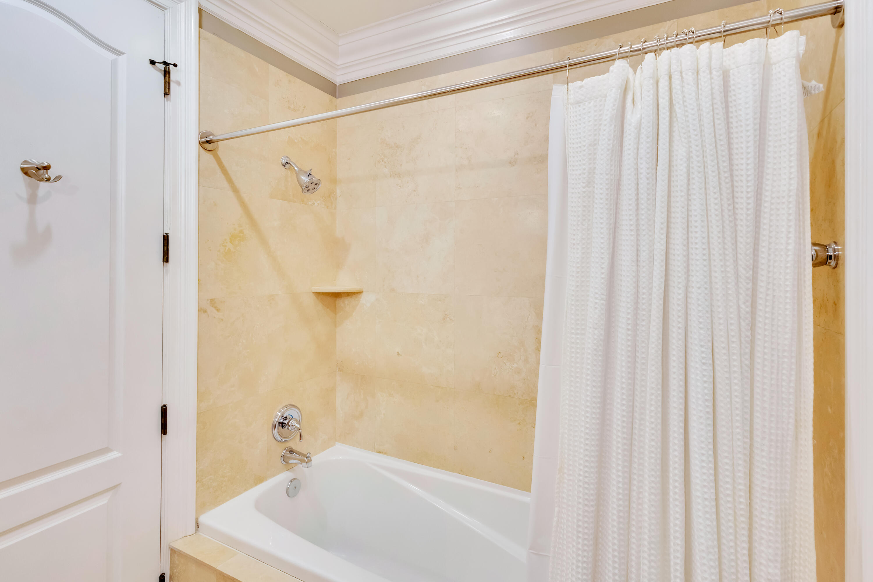 LE JARDIN - Residential Lease