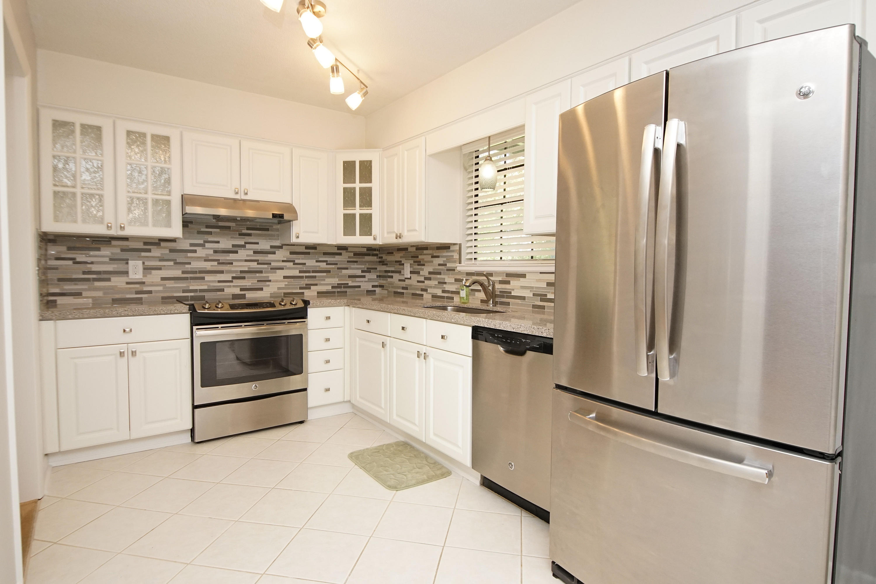 PINE MEADOWS - Residential