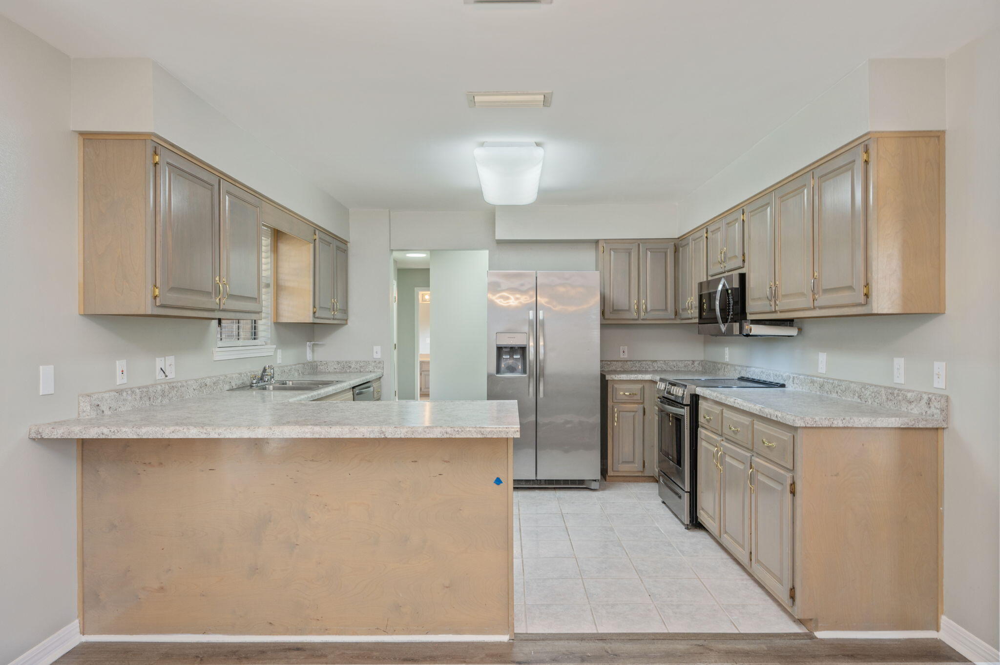 TEN LAKE ESTATES UNIT 1 - Residential Lease