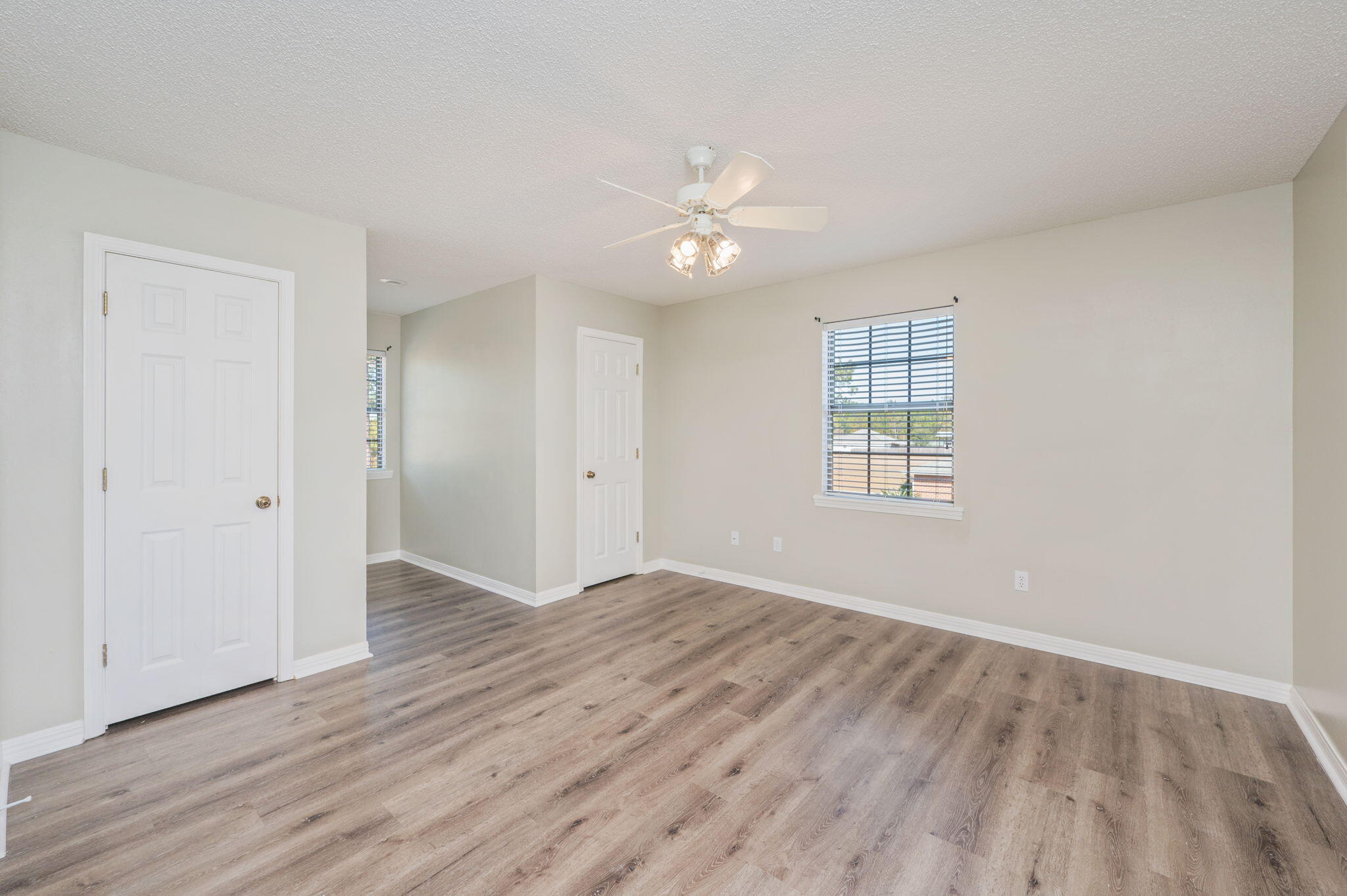 TEN LAKE ESTATES UNIT 1 - Residential Lease