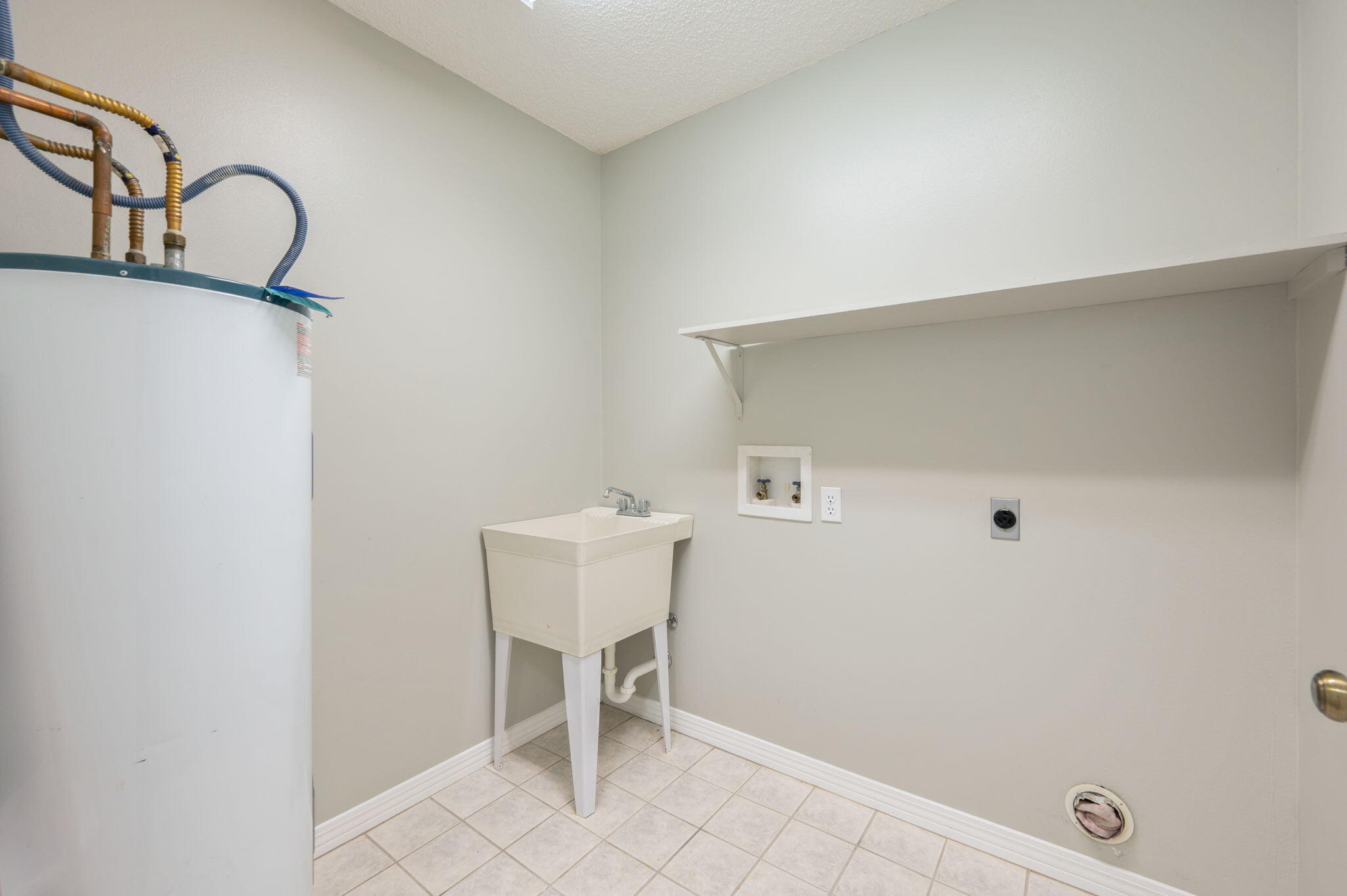 TEN LAKE ESTATES UNIT 1 - Residential Lease