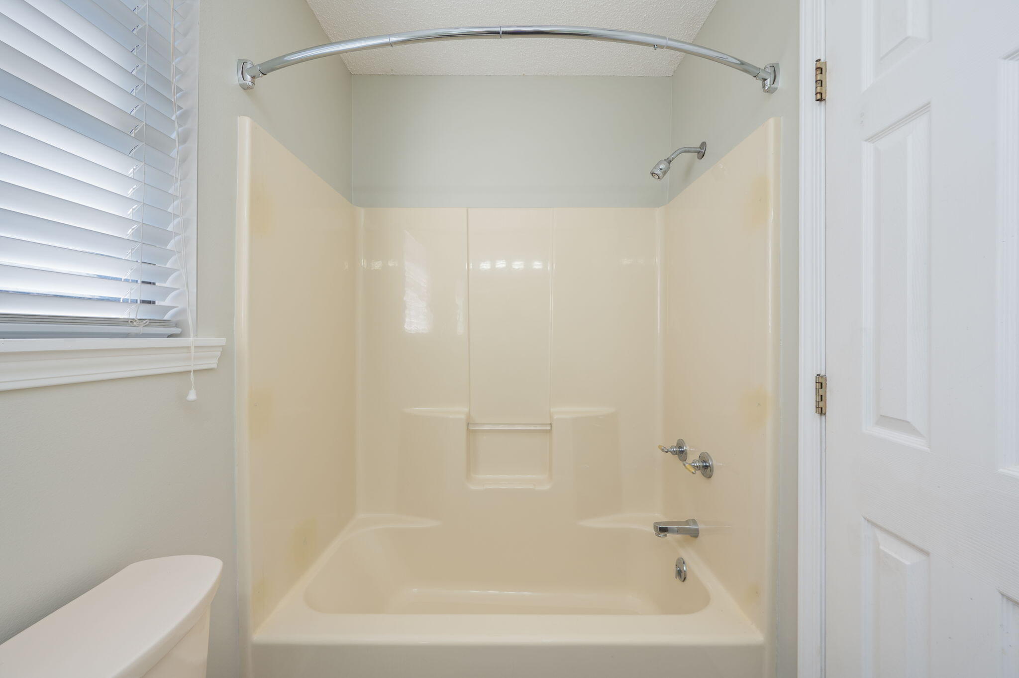 TEN LAKE ESTATES UNIT 1 - Residential Lease