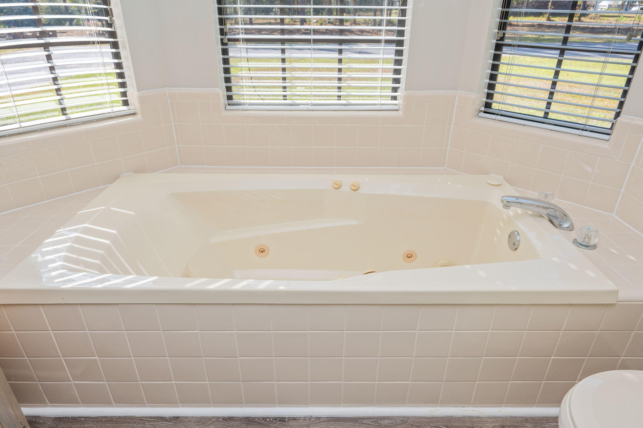 TEN LAKE ESTATES UNIT 1 - Residential Lease